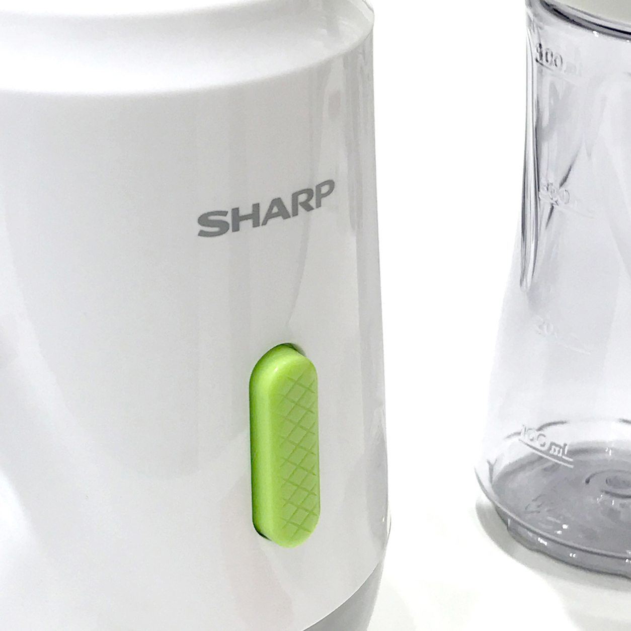 Details of the design of the new Sharp SDA personal blender