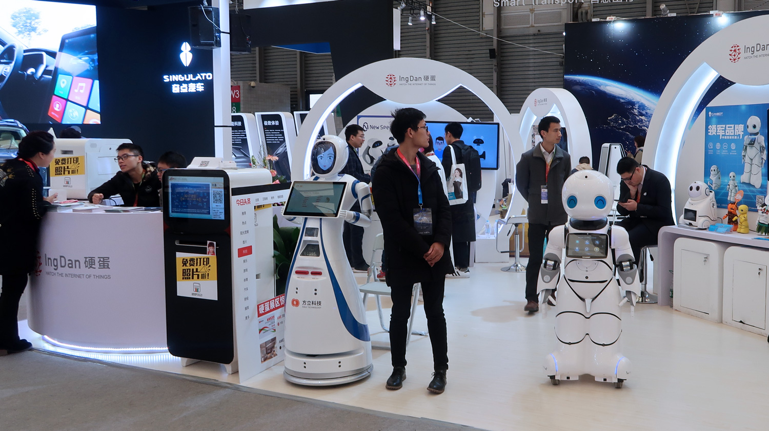 awe Shanghai 2018 robotic virtual assistant